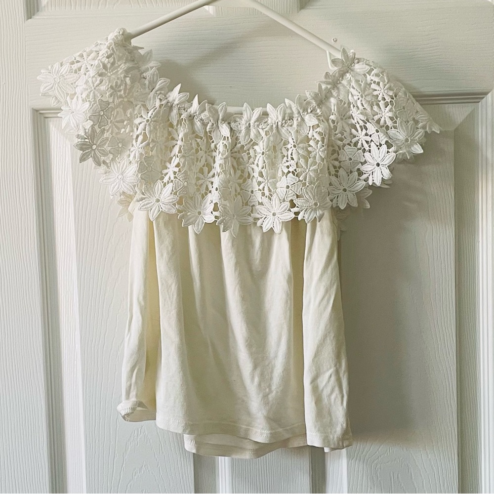 ⚡️BOGO free⚡️ H&M Divided off the shoulder lace top